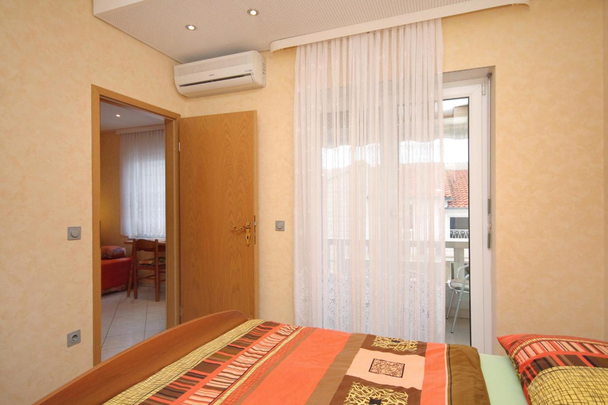 Apartments By The Sea Duce, Omis - 5973 الغرفة الصورة
