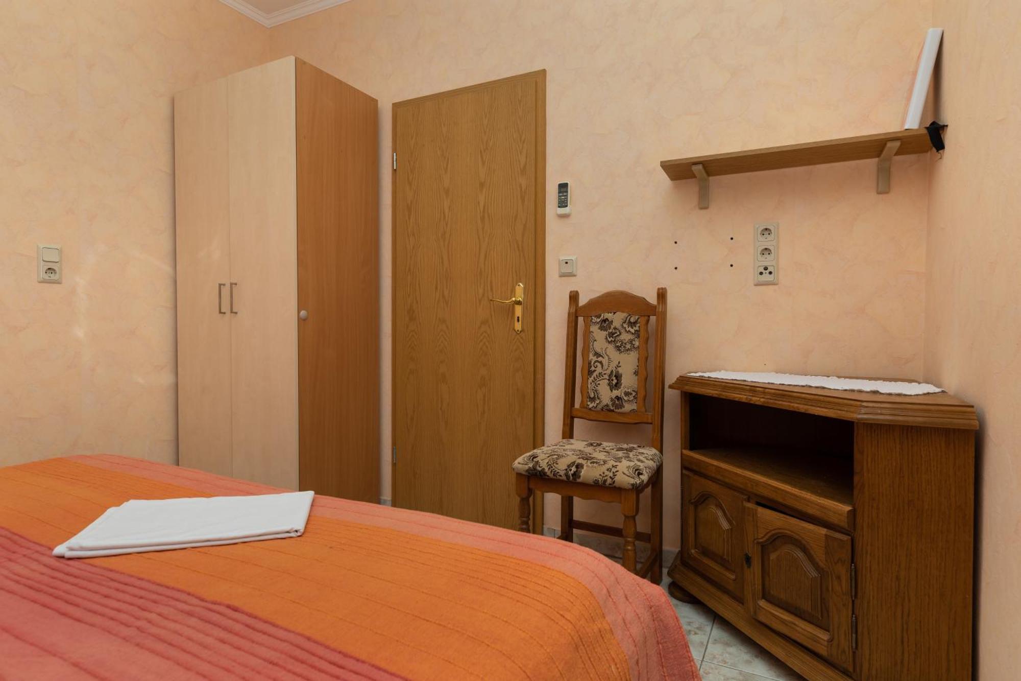 Apartments By The Sea Duce, Omis - 5973 الغرفة الصورة