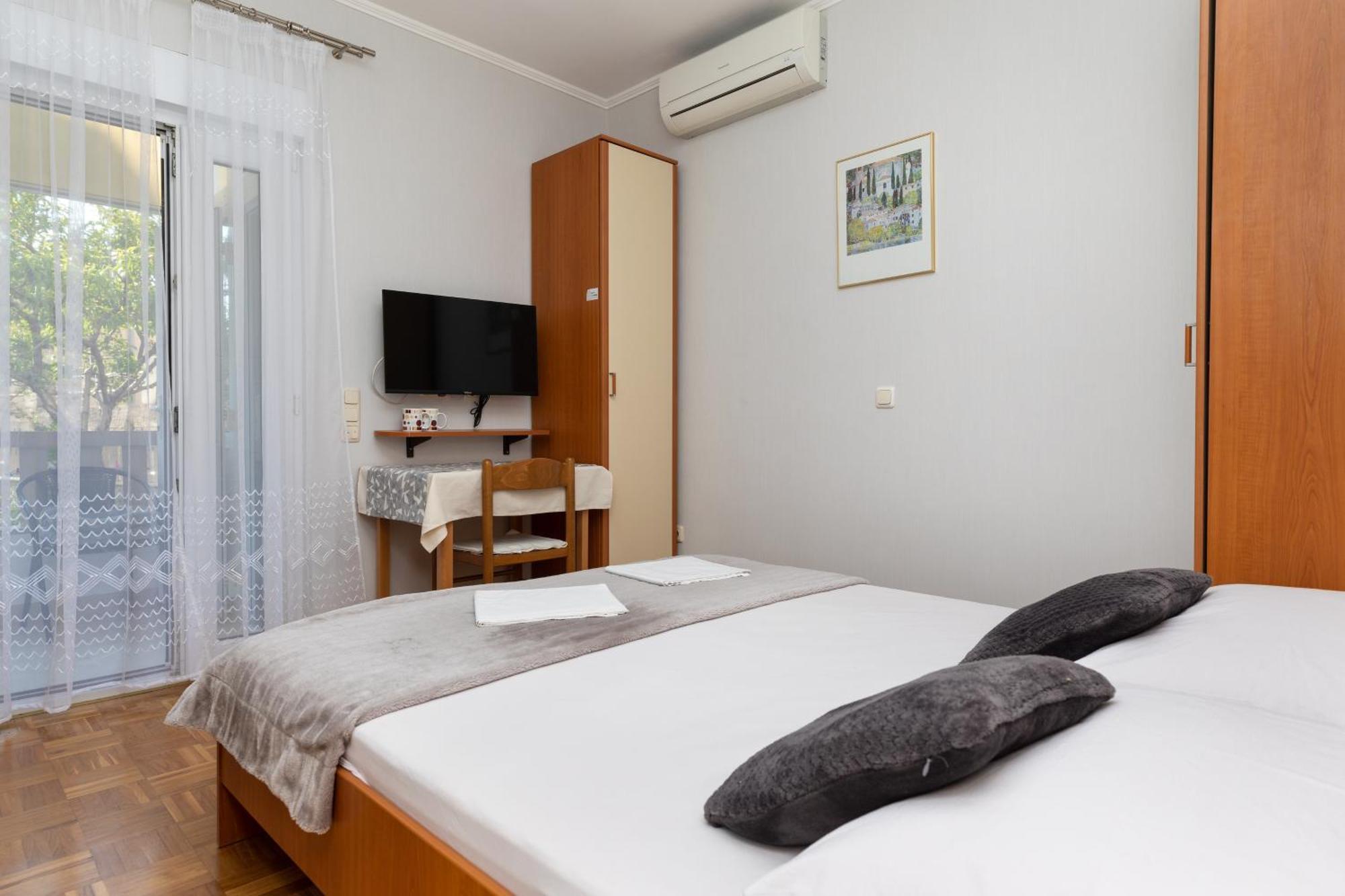 Apartments By The Sea Duce, Omis - 5973 الغرفة الصورة