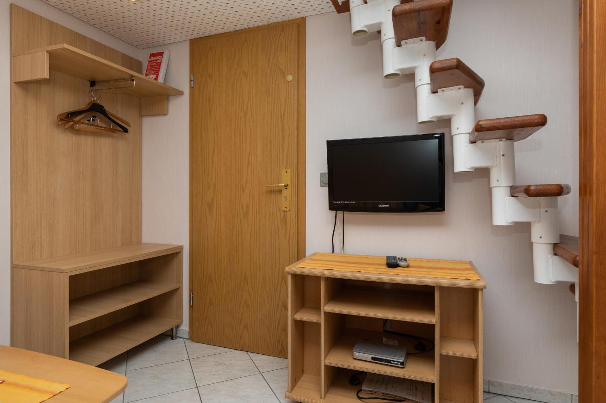 Apartments By The Sea Duce, Omis - 5973 الغرفة الصورة