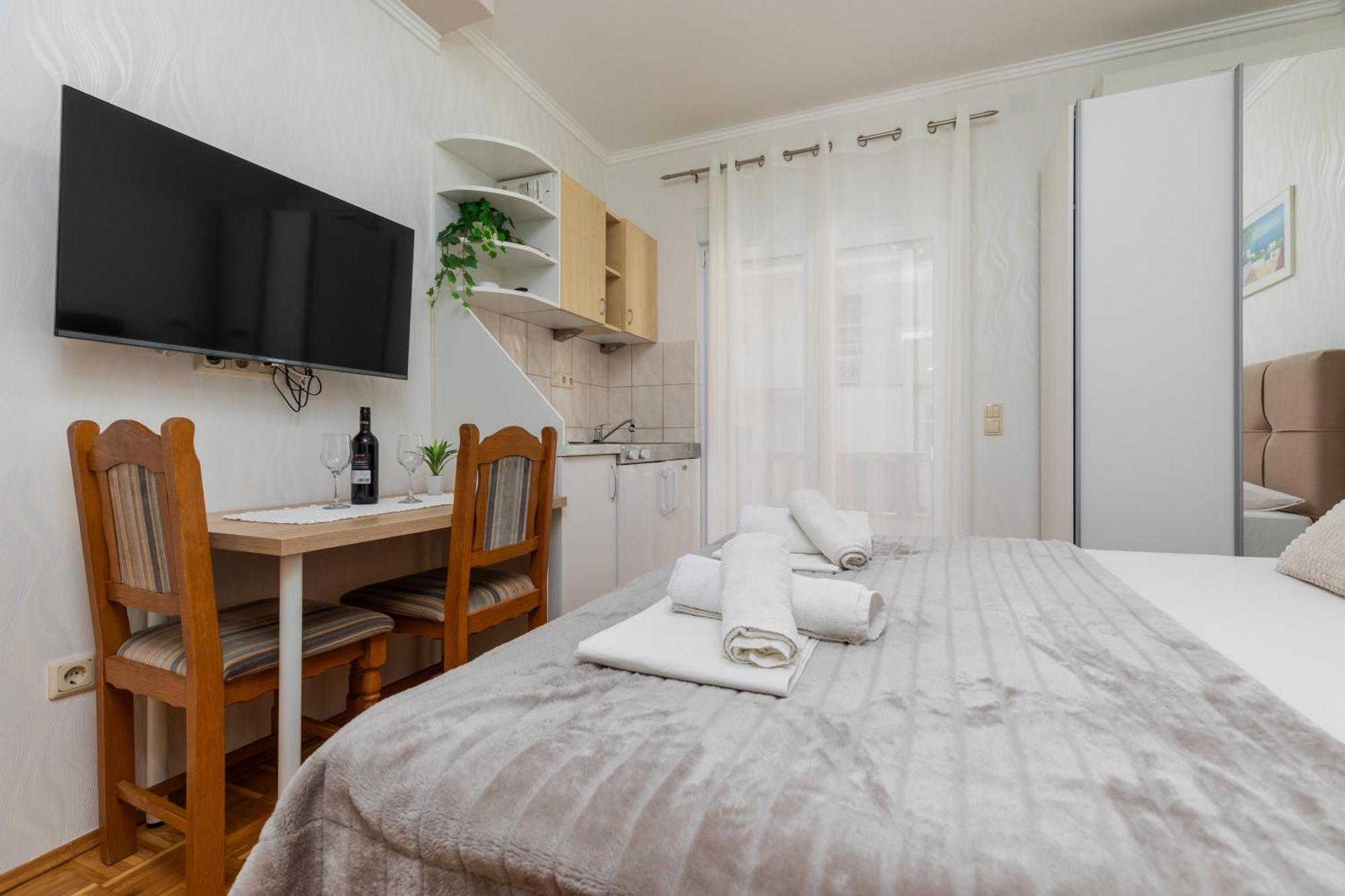 Apartments By The Sea Duce, Omis - 5973 الغرفة الصورة